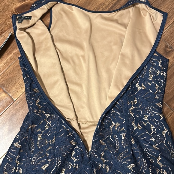 Banana Republic Factory Lace Flutter - Picture 6 of 8